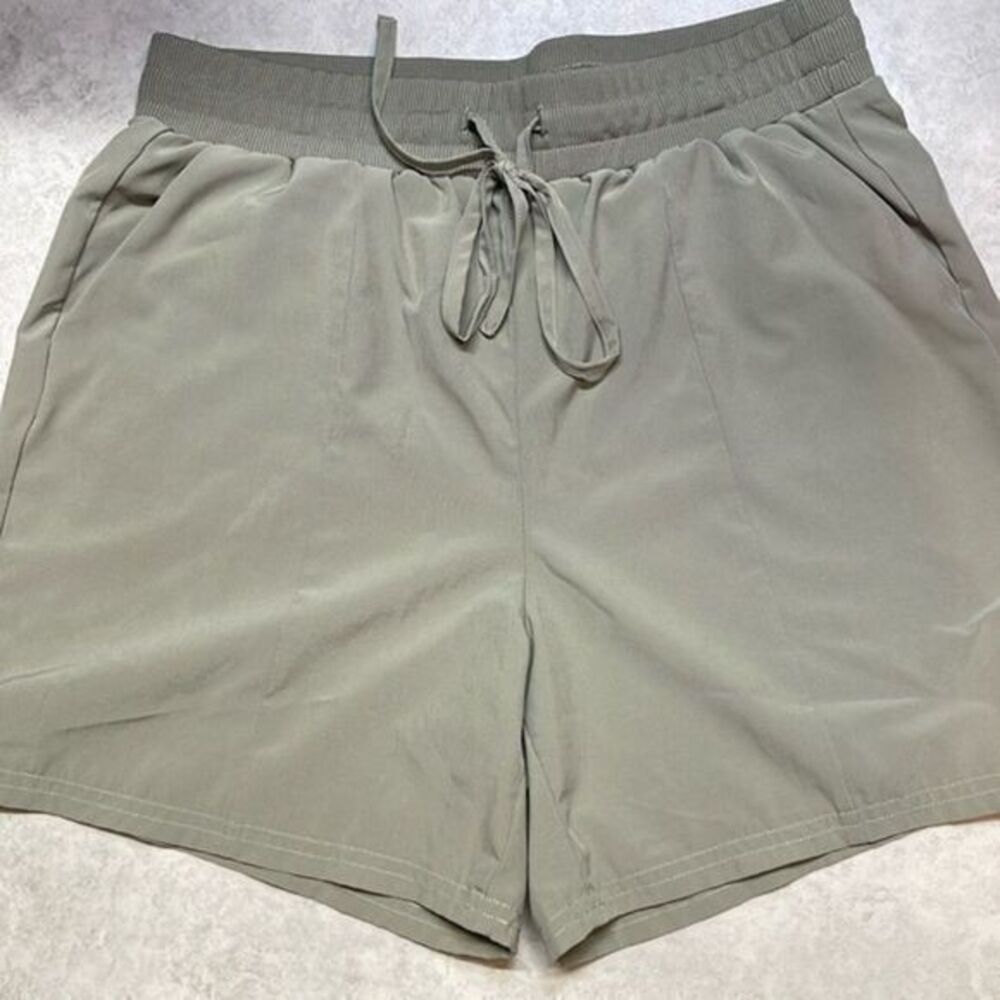 Rafaella comfort women’s light sage green elastic waist shorts. Size S
